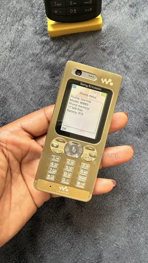 Sony Ericsson W880 Gold