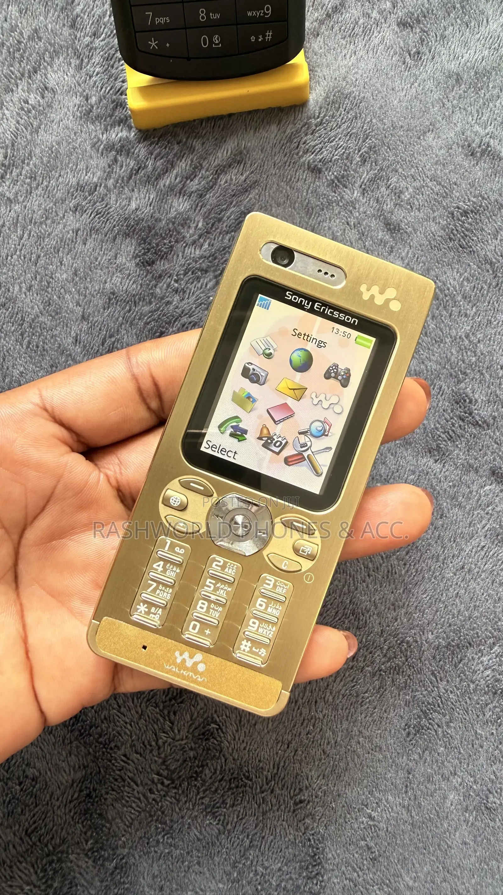 Sony Ericsson W880 Gold