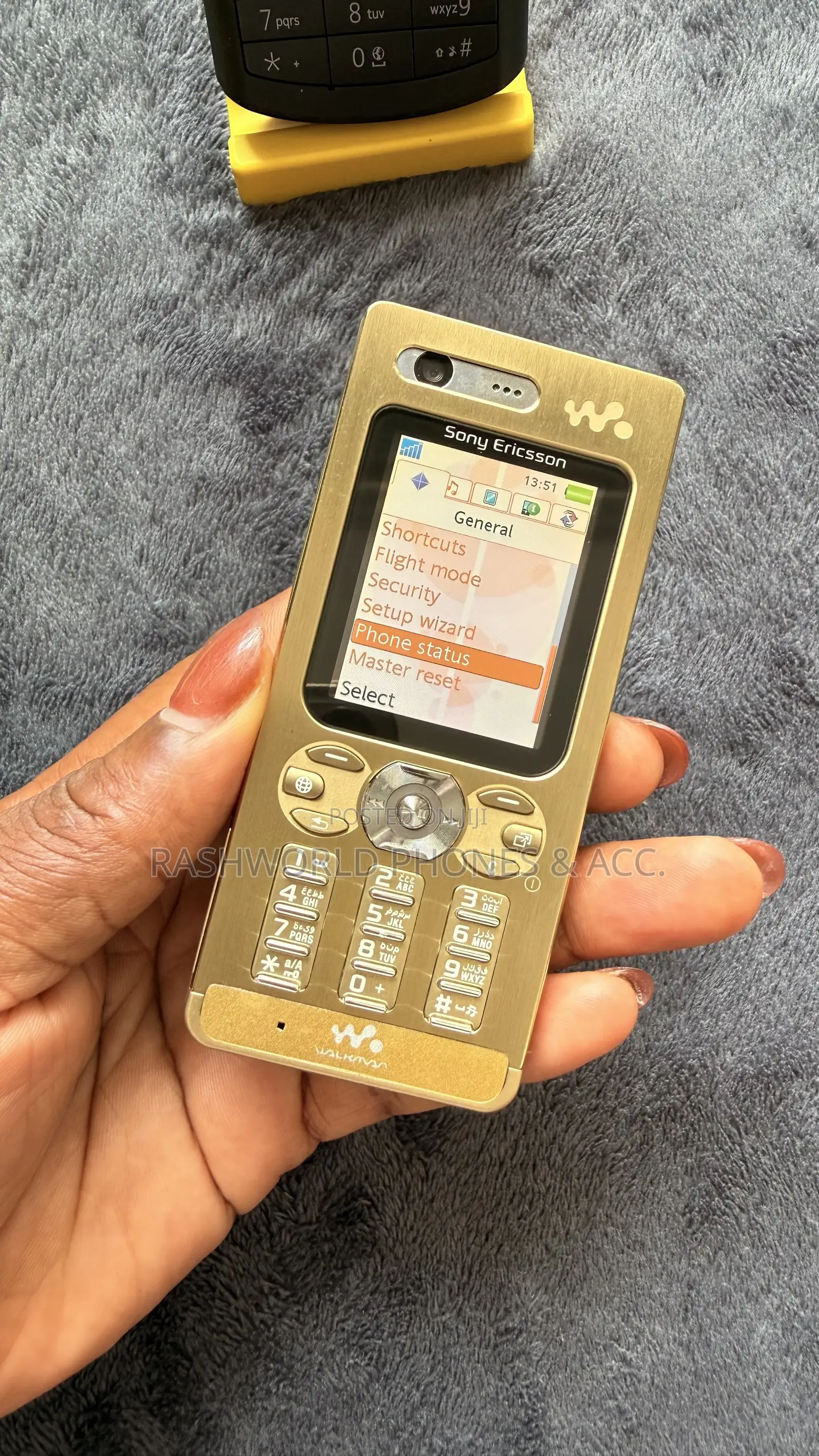 Sony Ericsson W880 Gold