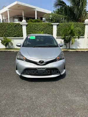 Toyota Vitz 2015 Silver