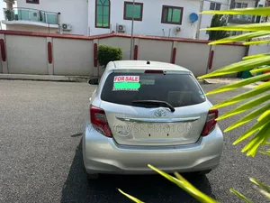 Toyota Vitz 2015 Silver