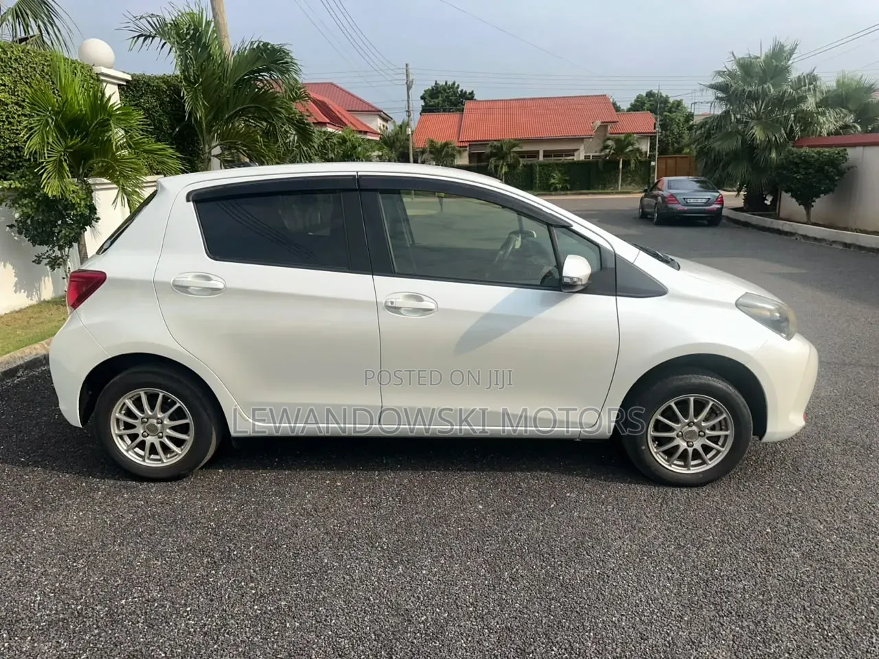 Toyota Vitz 2015 Silver