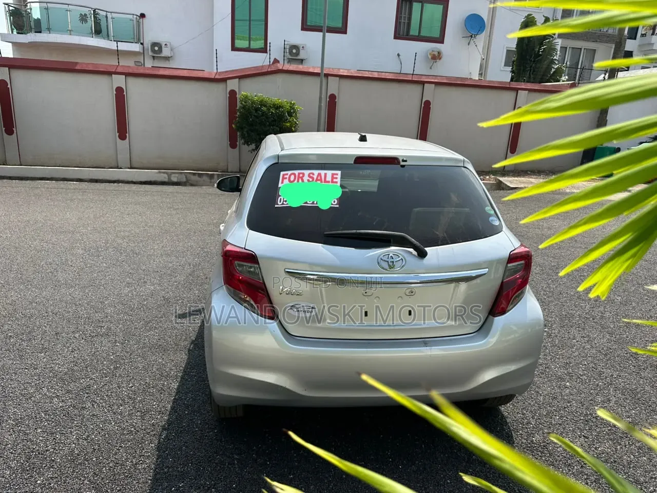Toyota Vitz 2015 Silver