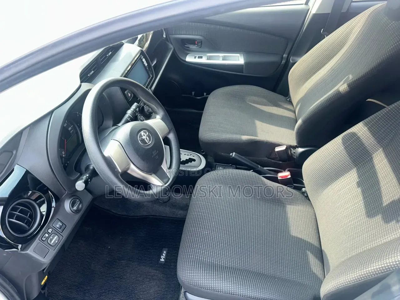 Toyota Vitz 2015 Silver