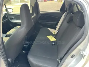 Toyota Vitz 2015 Silver
