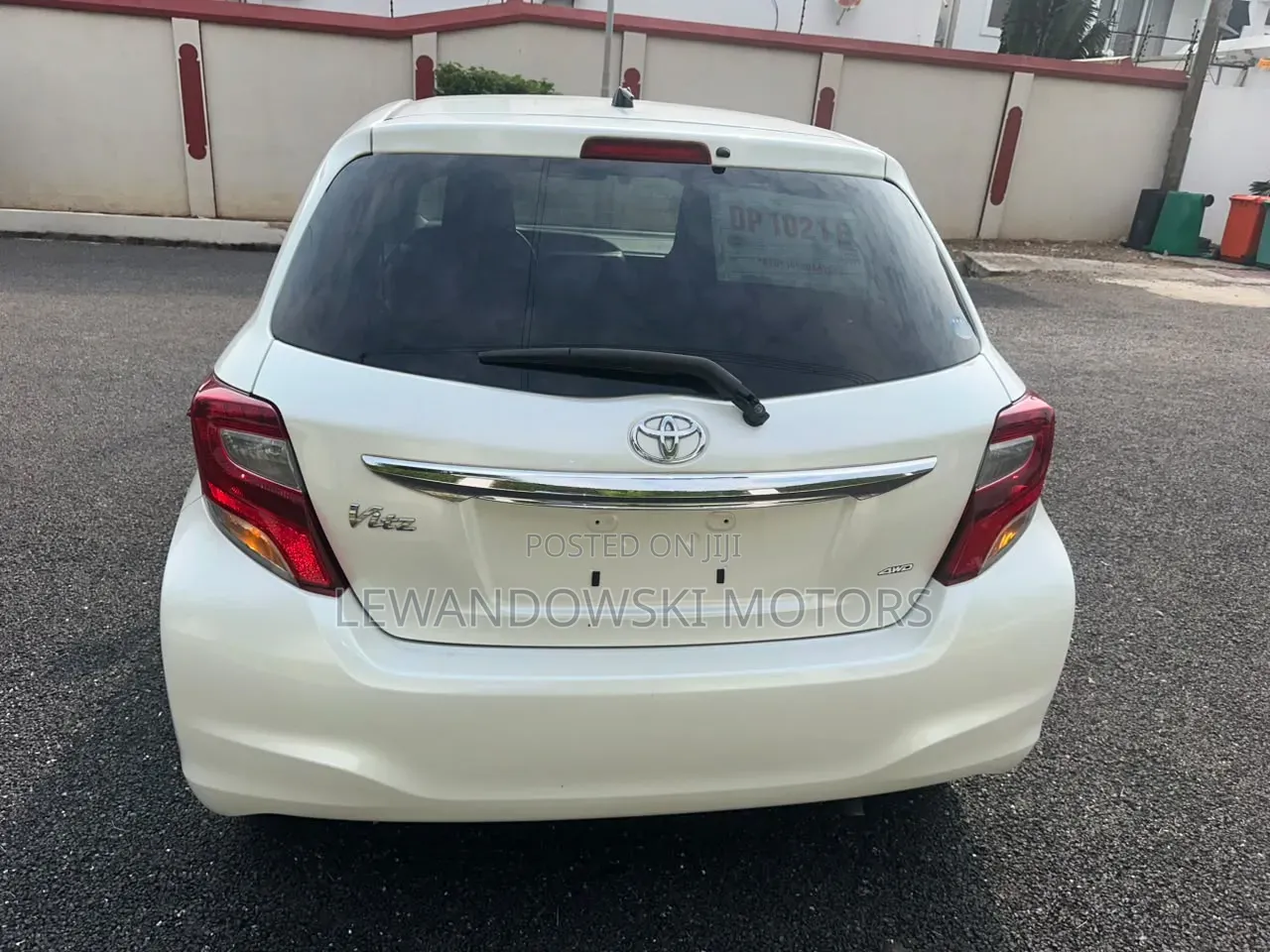 Toyota Vitz 2015 Silver