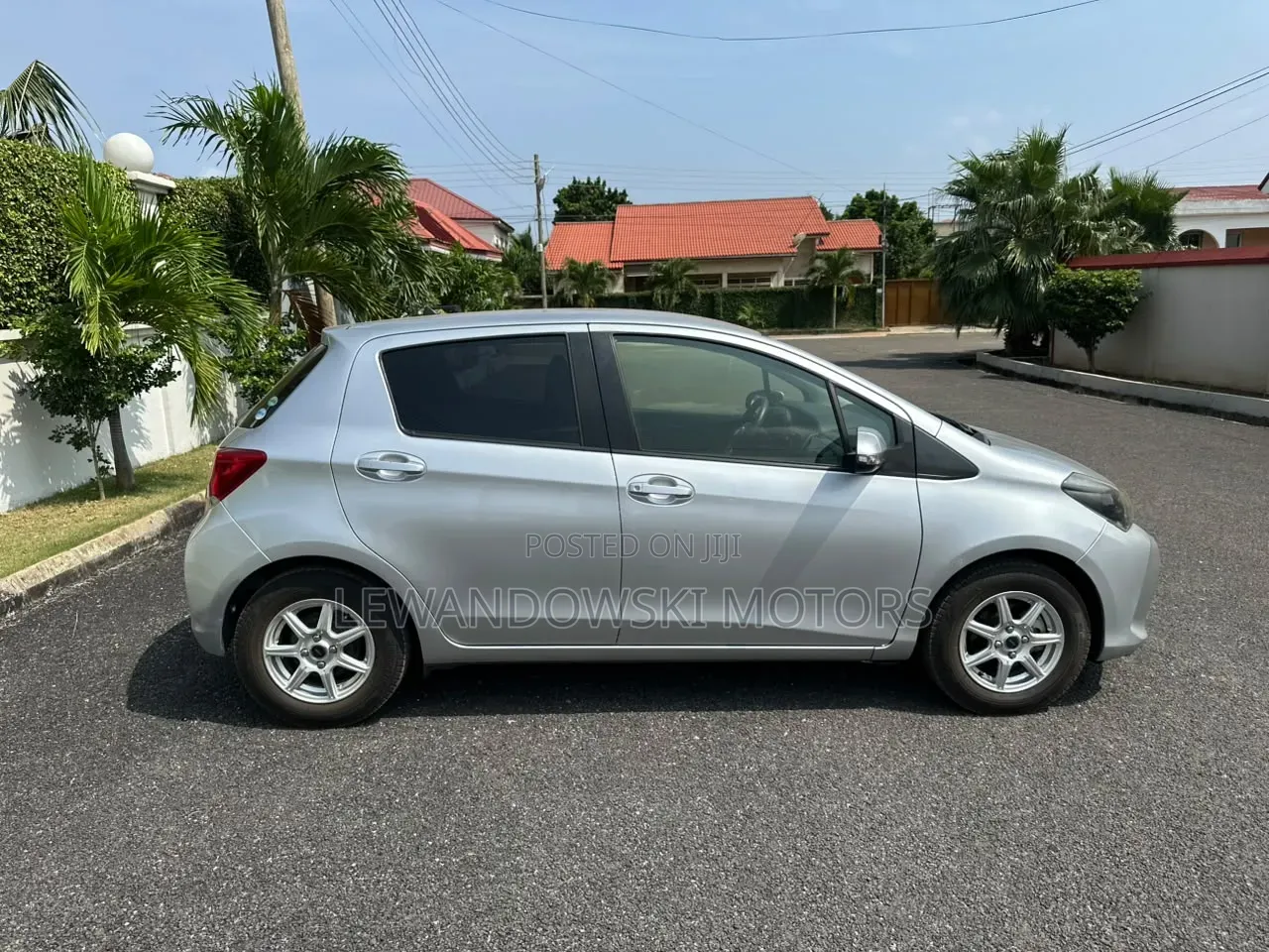 Toyota Vitz 2015 Silver
