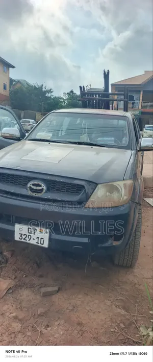 Toyota Hilux 2010 Black