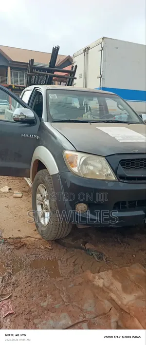 Toyota Hilux 2010 Black