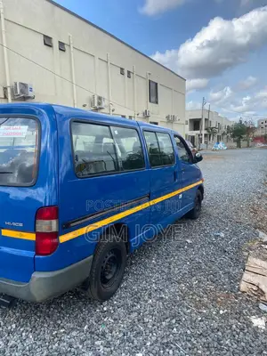 Toyota HiAce 2006 Blue