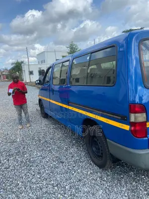 Toyota HiAce 2006 Blue