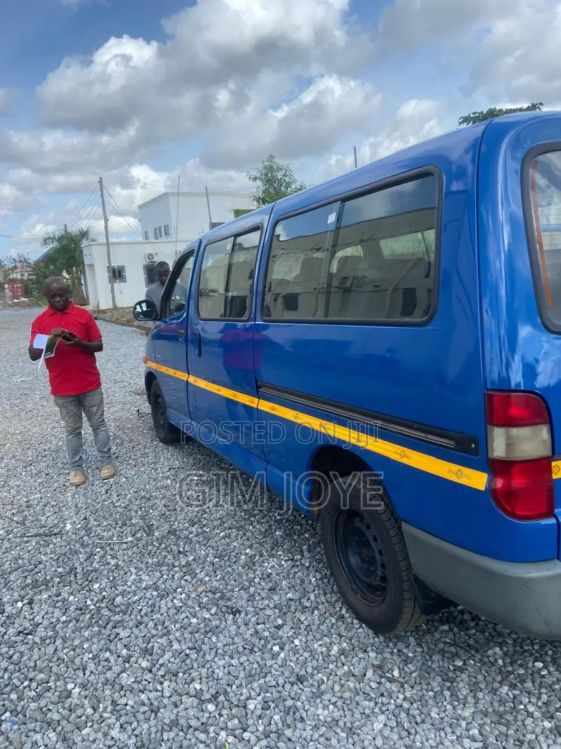Toyota HiAce 2006 Blue