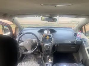 Toyota Vitz 1.3 AWD 3dr 2010 Pearl