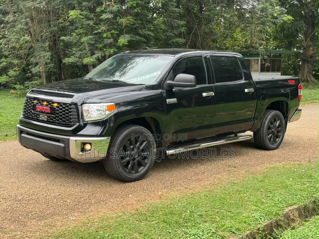 Toyota Tundra 2015 Black