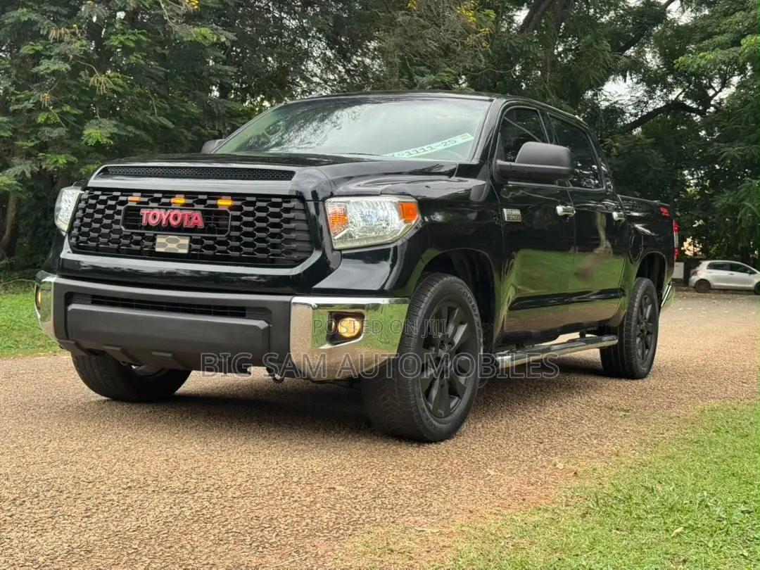 Toyota Tundra 2015 Black