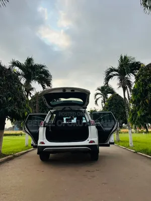 Toyota RAV4 2017 White