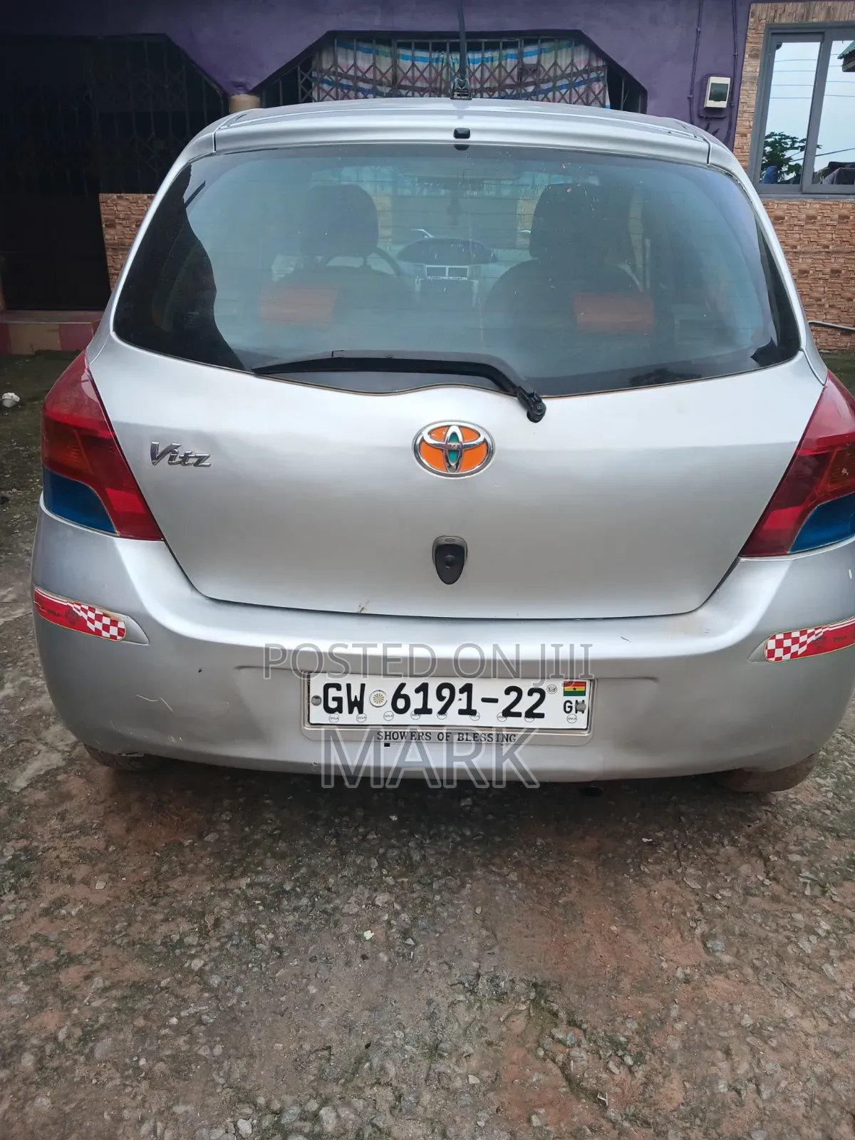 Toyota Vitz 2010 Silver