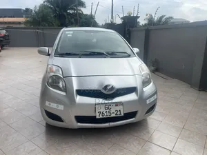 Toyota Vitz 2010 Silver
