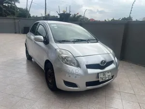 Toyota Vitz 2010 Silver