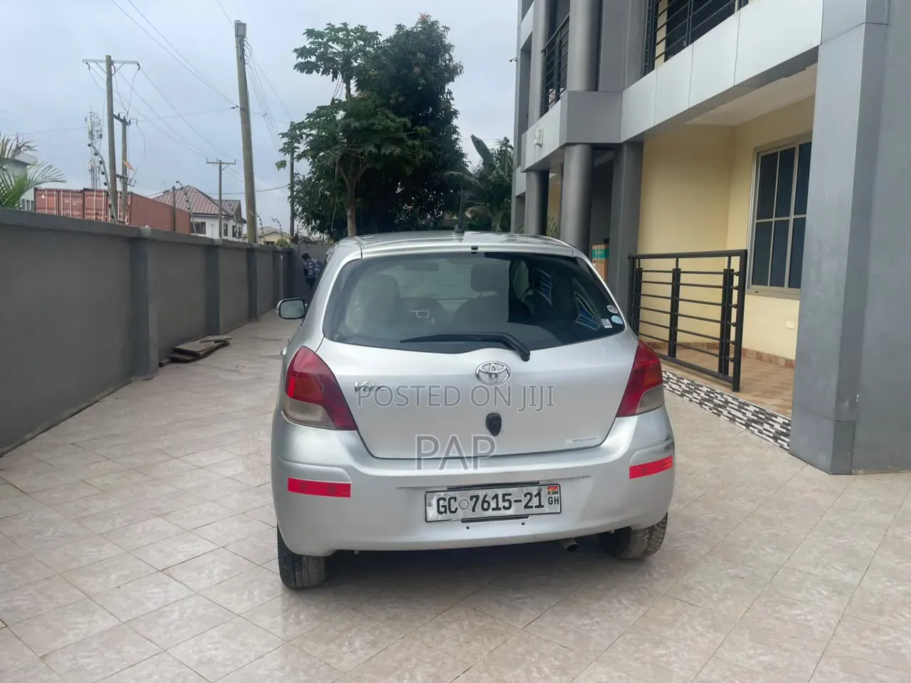 Toyota Vitz 2010 Silver