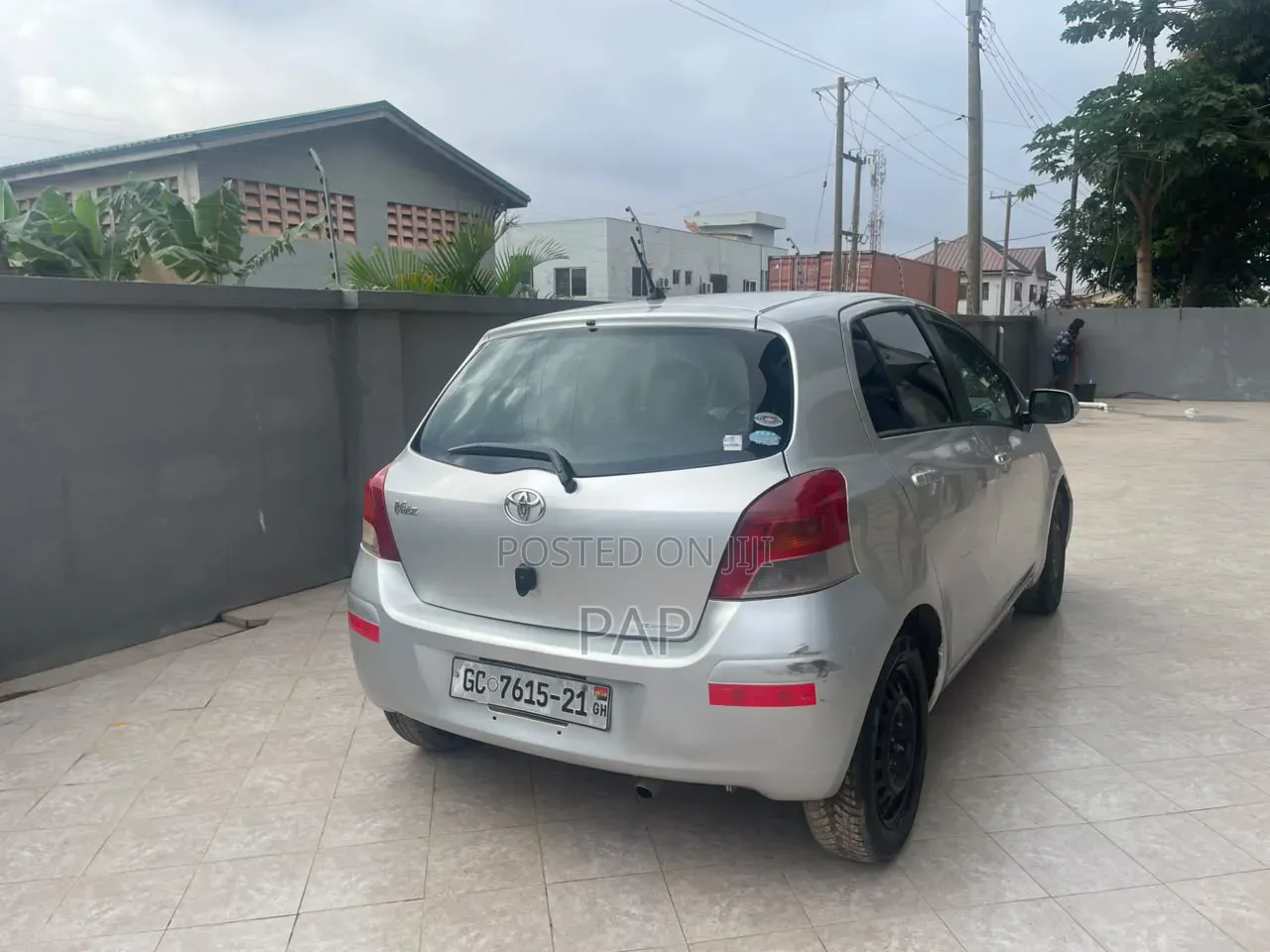 Toyota Vitz 2010 Silver