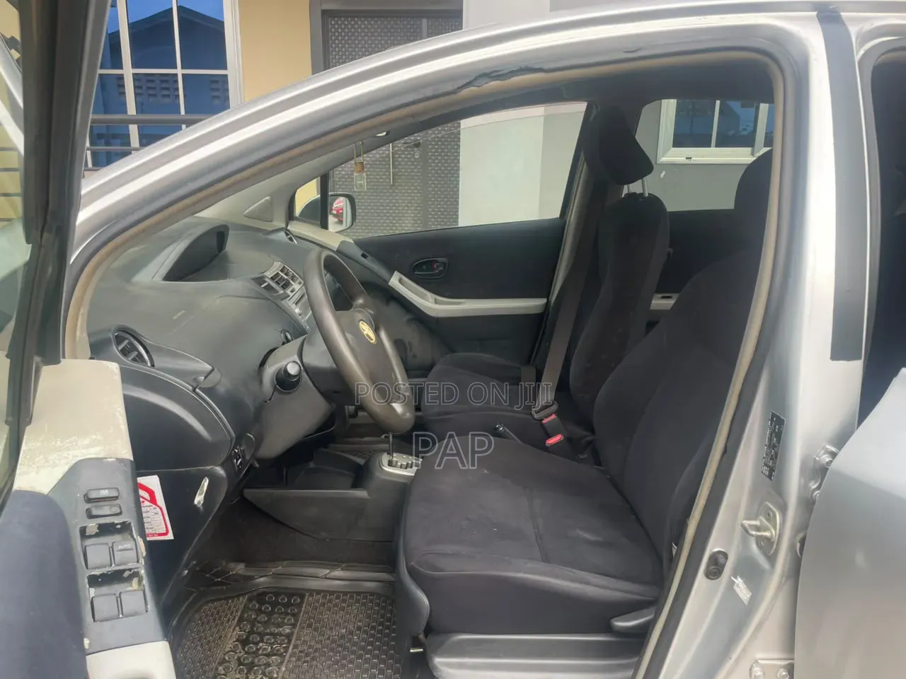 Toyota Vitz 2010 Silver