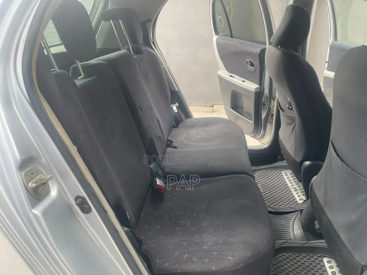 Toyota Vitz 2010 Silver