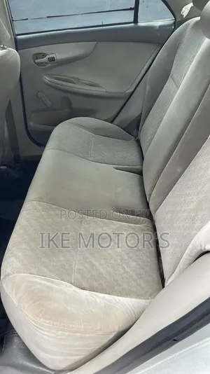 Toyota Corolla 2010 Silver