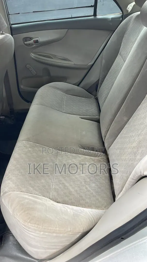 Toyota Corolla 2010 Silver