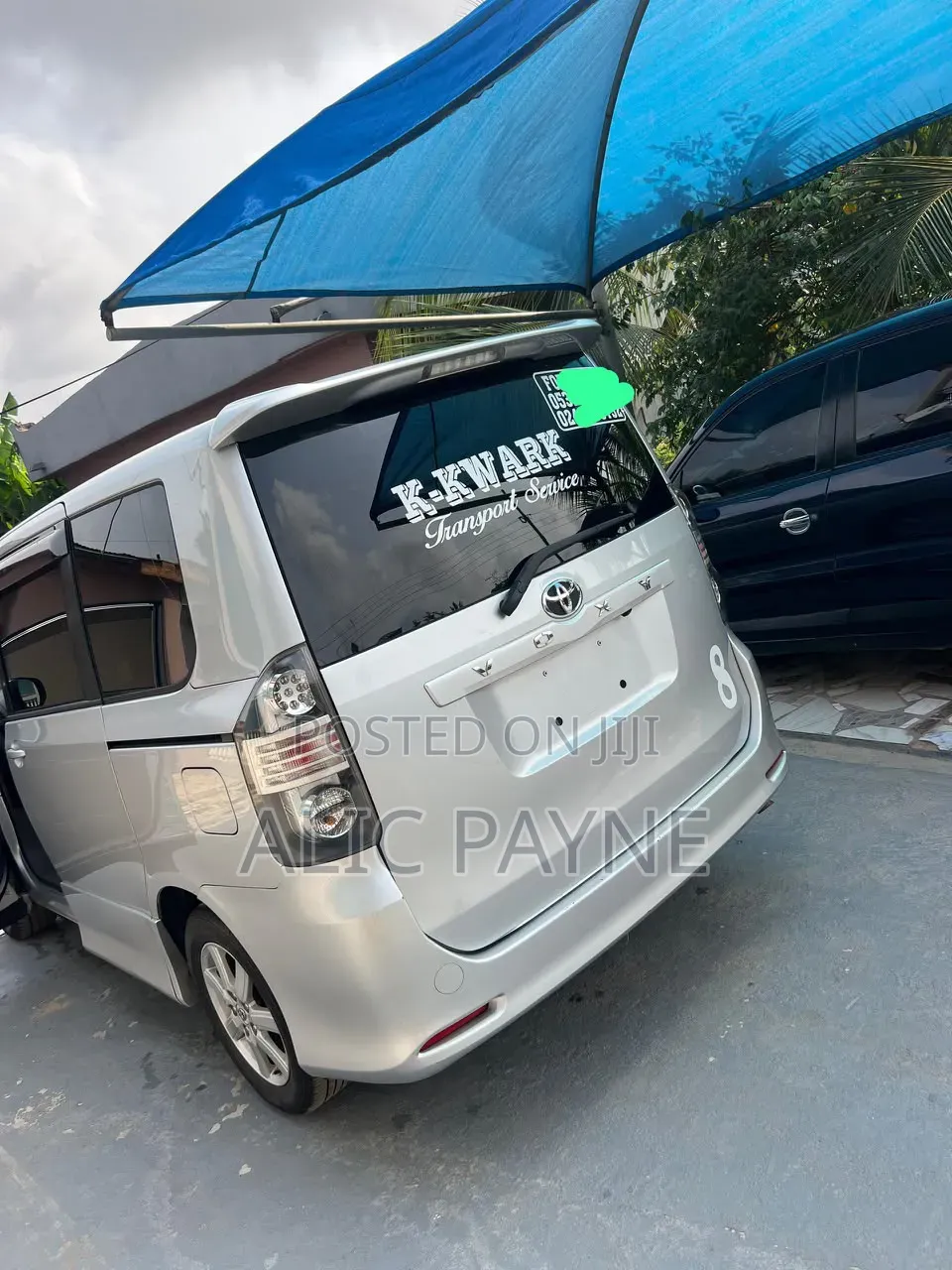 Toyota Voxy 2011 Silver
