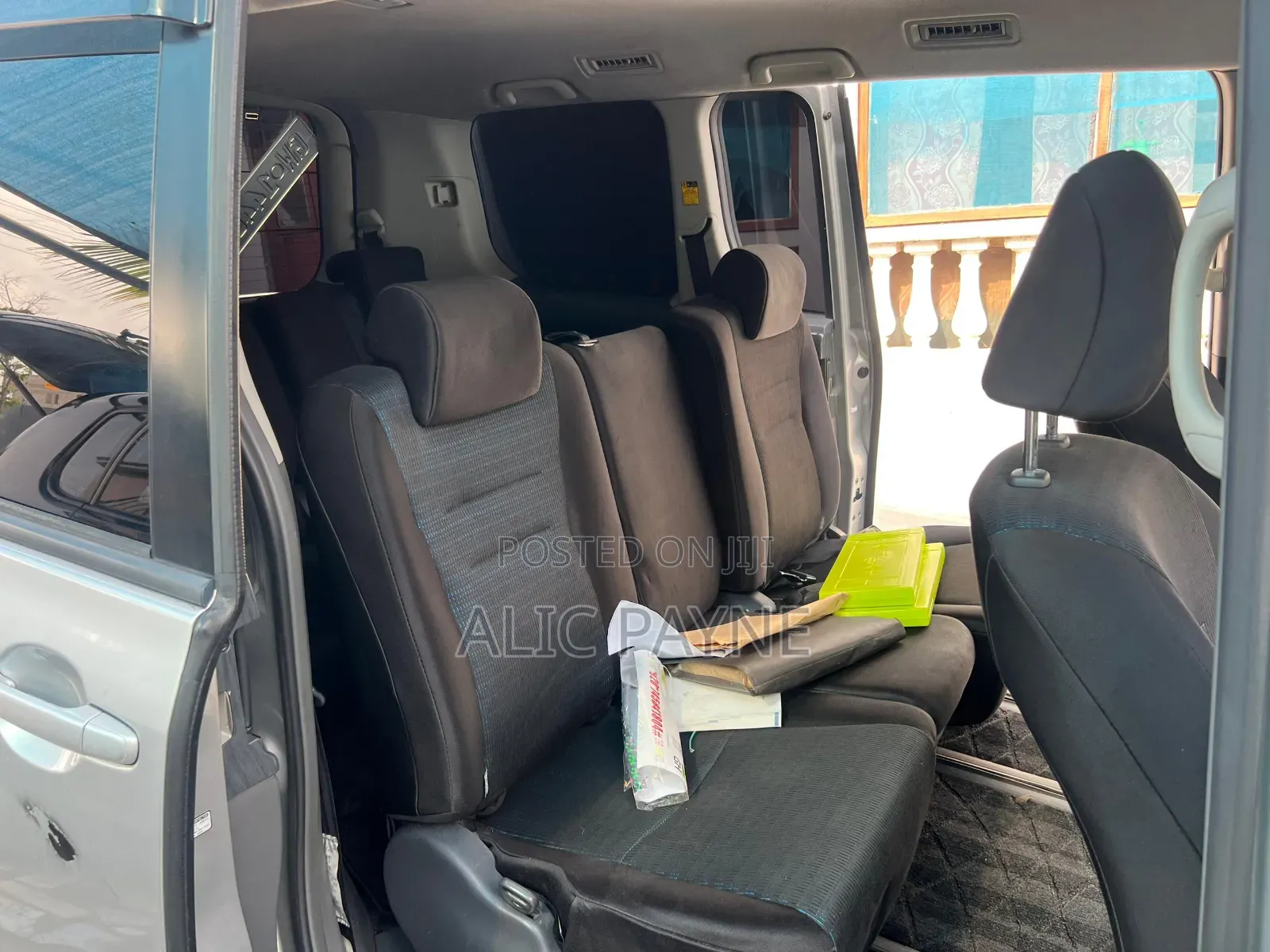 Toyota Voxy 2011 Silver