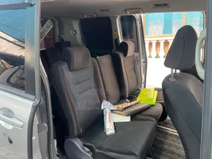 Toyota Voxy 2011 Silver