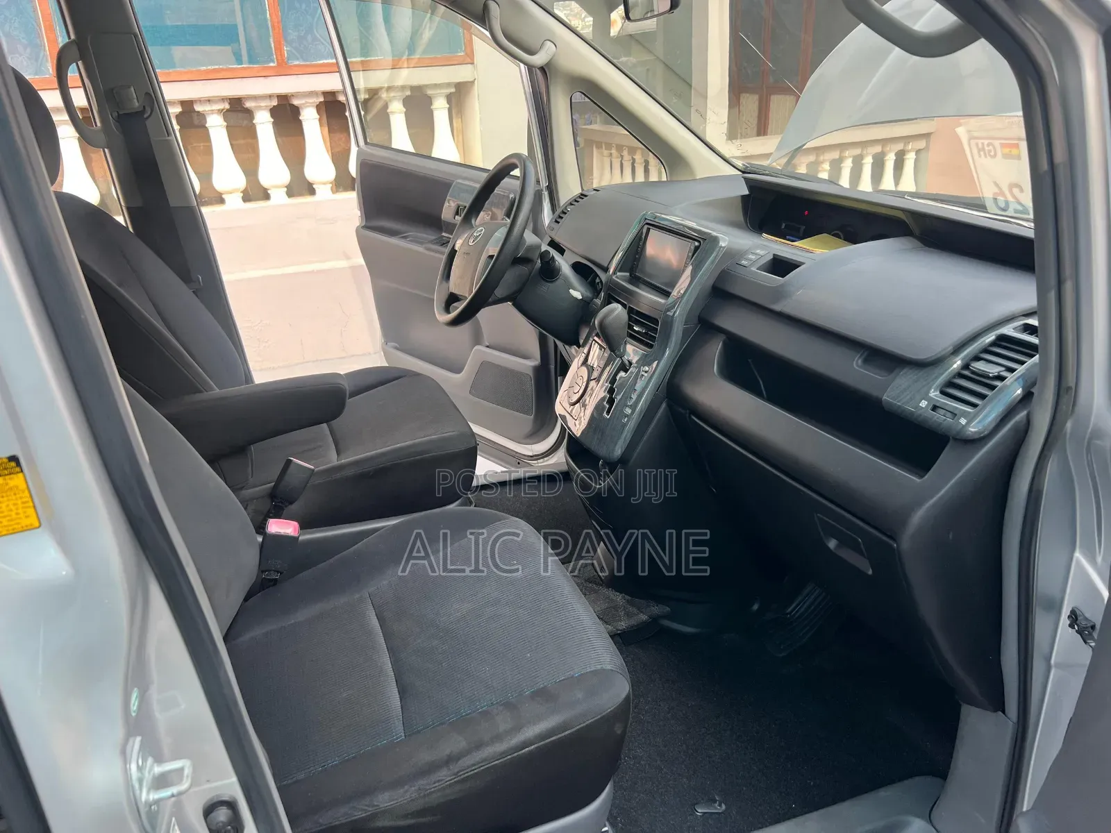 Toyota Voxy 2011 Silver