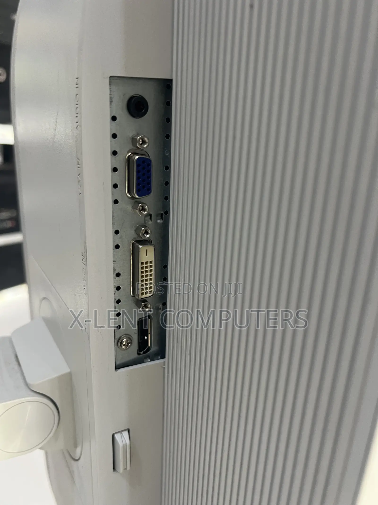 Edgeless Monitor