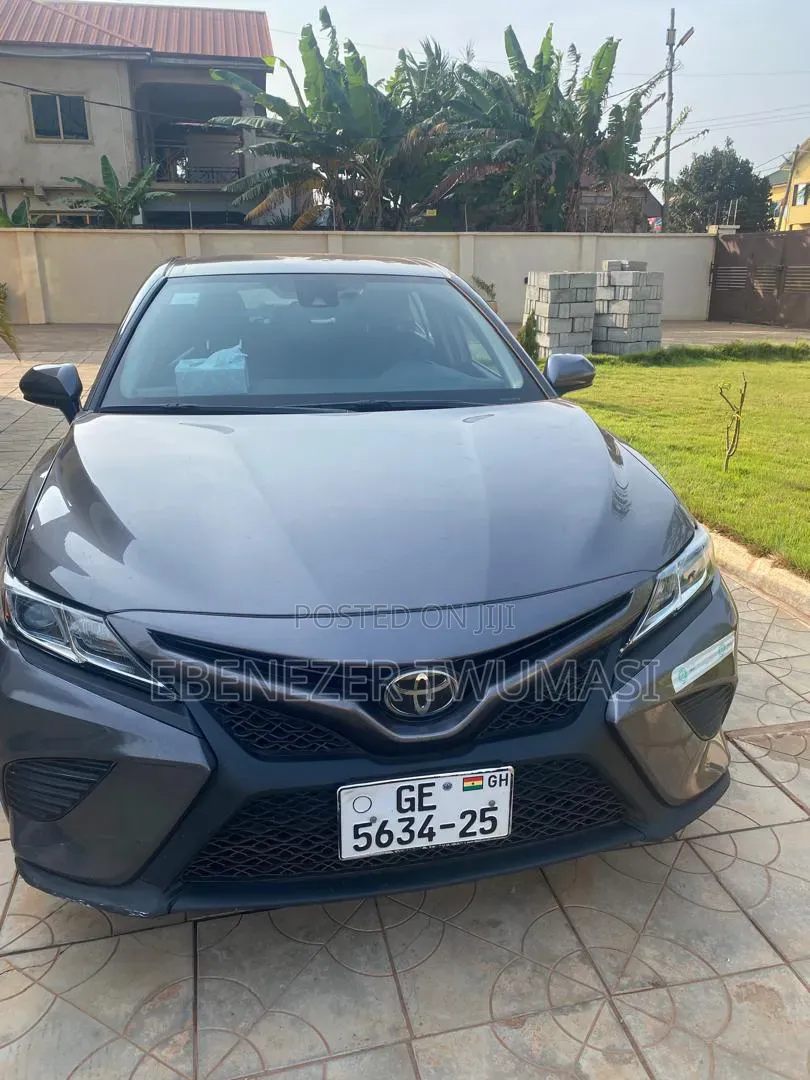 Toyota Camry SE FWD (2.5L 4cyl 8AM) 2018 Gray
