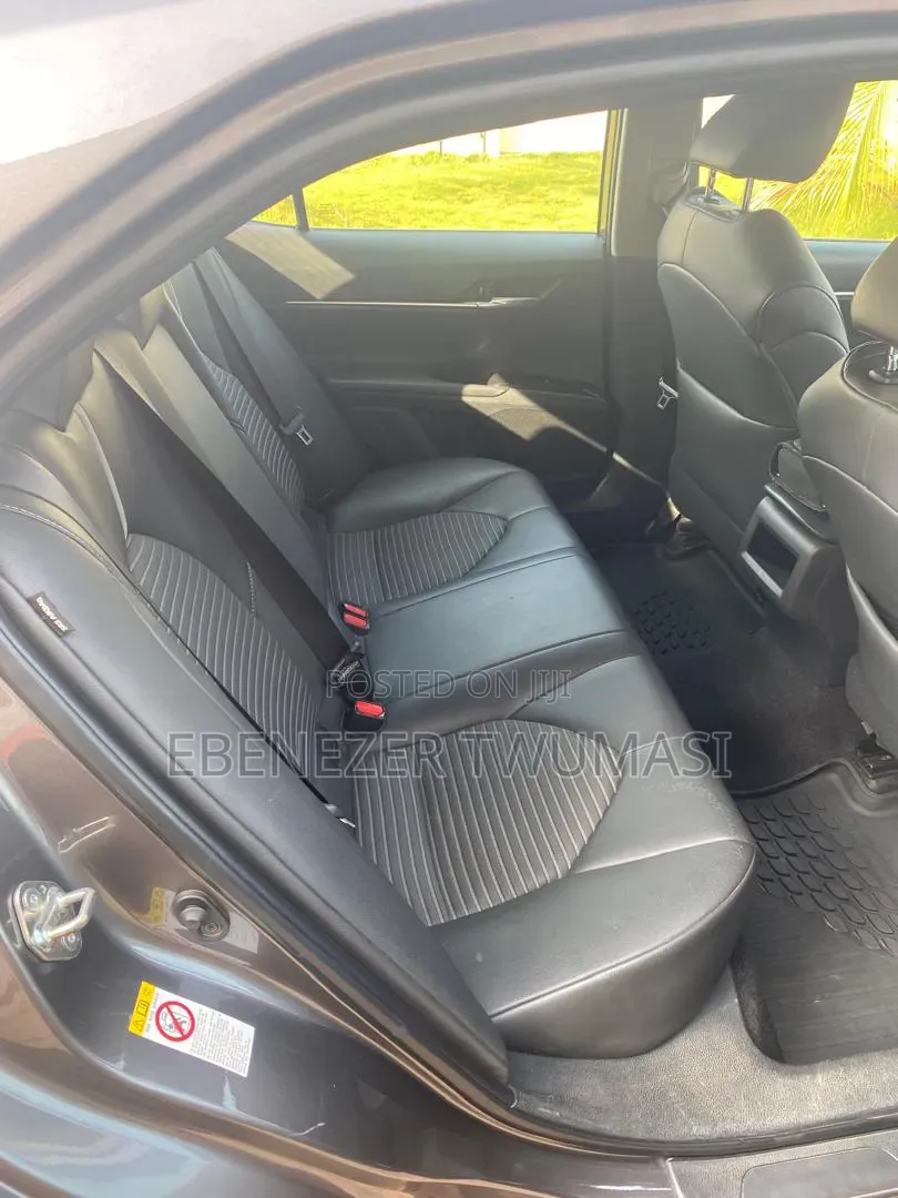 Toyota Camry SE FWD (2.5L 4cyl 8AM) 2018 Gray