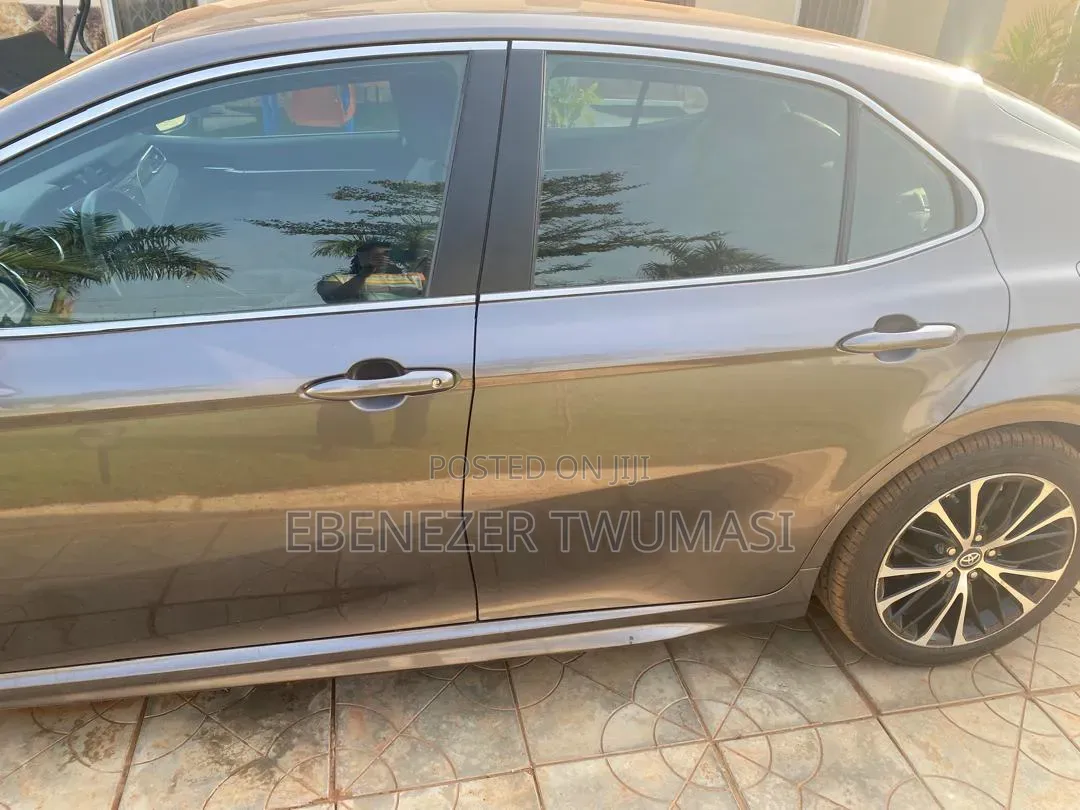 Toyota Camry SE FWD (2.5L 4cyl 8AM) 2018 Gray