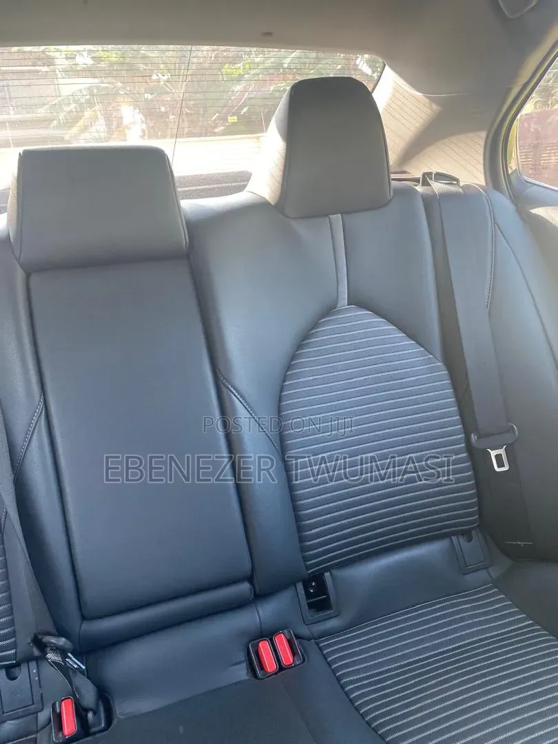 Toyota Camry SE FWD (2.5L 4cyl 8AM) 2018 Gray