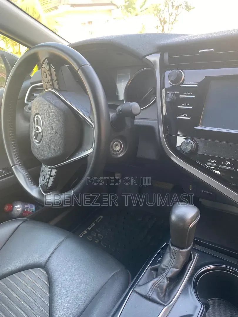 Toyota Camry SE FWD (2.5L 4cyl 8AM) 2018 Gray