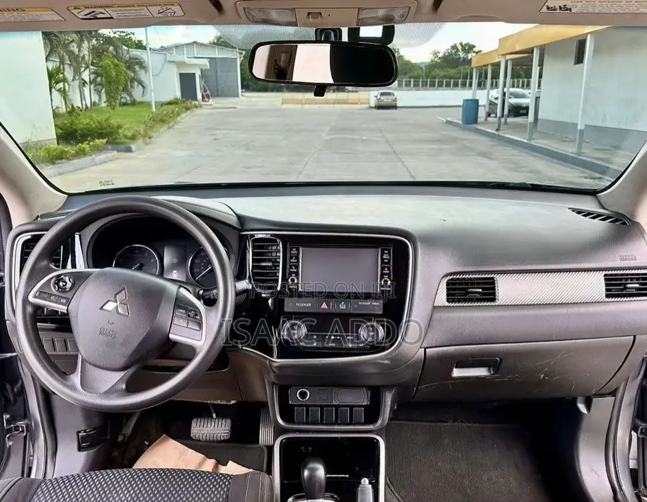 Mitsubishi Outlander SE FWD 2018 Silver