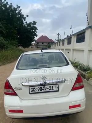 Nissan Versa 2010 White