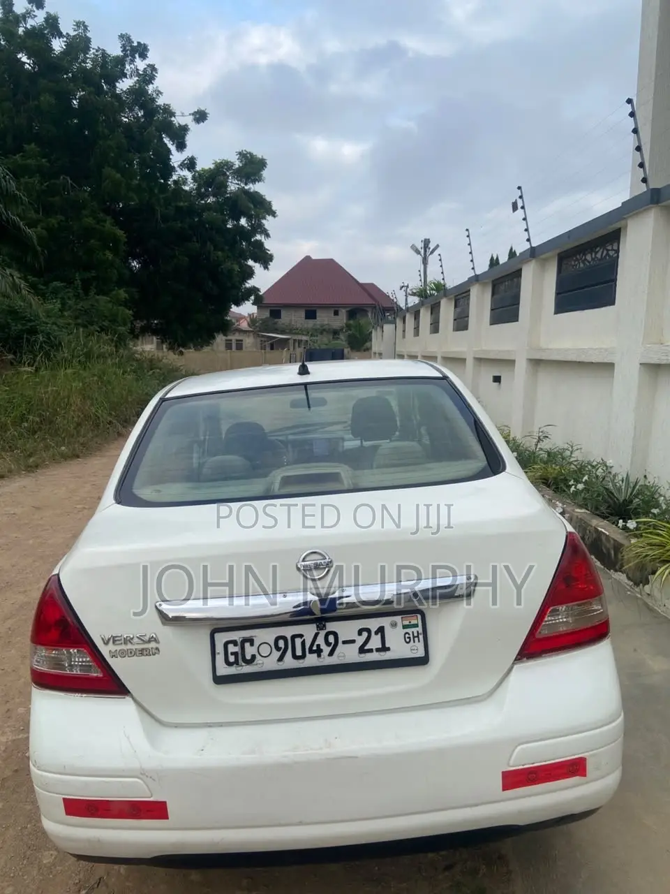 Nissan Versa 2010 White