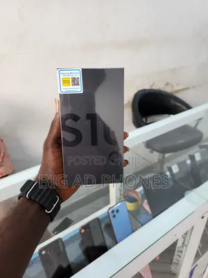 New Samsung Galaxy S10e 128 GB Black