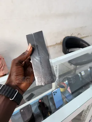 New Samsung Galaxy S10e 128 GB Black