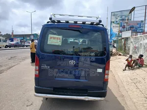 Toyota HiAce 2015 Blue
