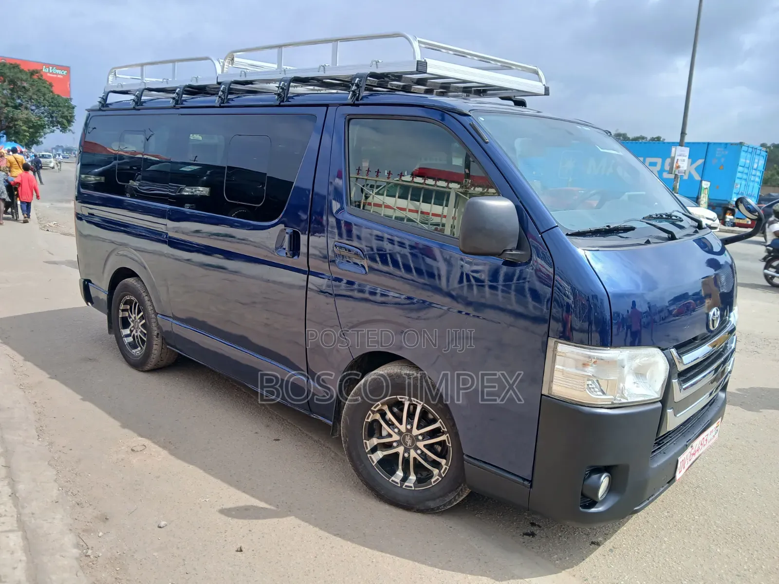 Toyota HiAce 2015 Blue