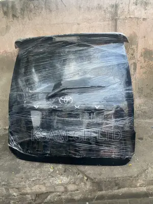 Toyota Voxy 2010 Back Boot