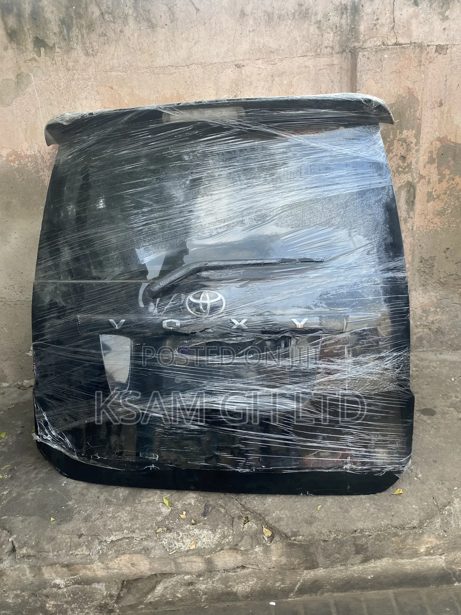 Toyota Voxy 2010 Back Boot