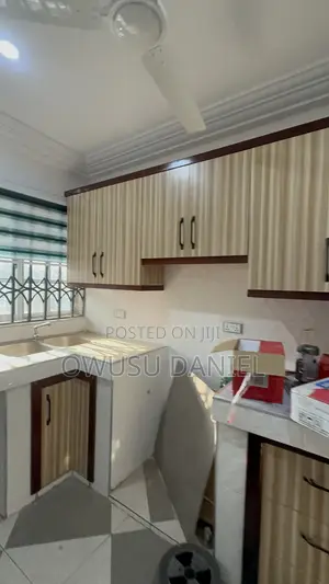 6bdrm Block of Flats in Kumasi Abrepo for sale