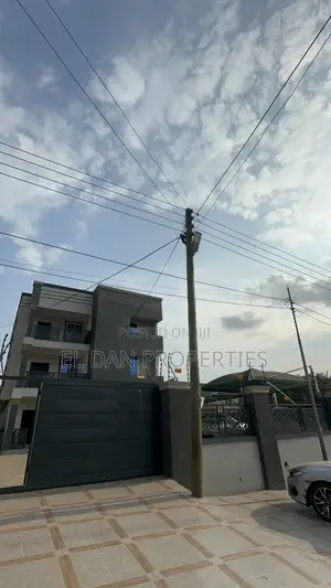 6bdrm Block of Flats in Kumasi Abrepo for sale